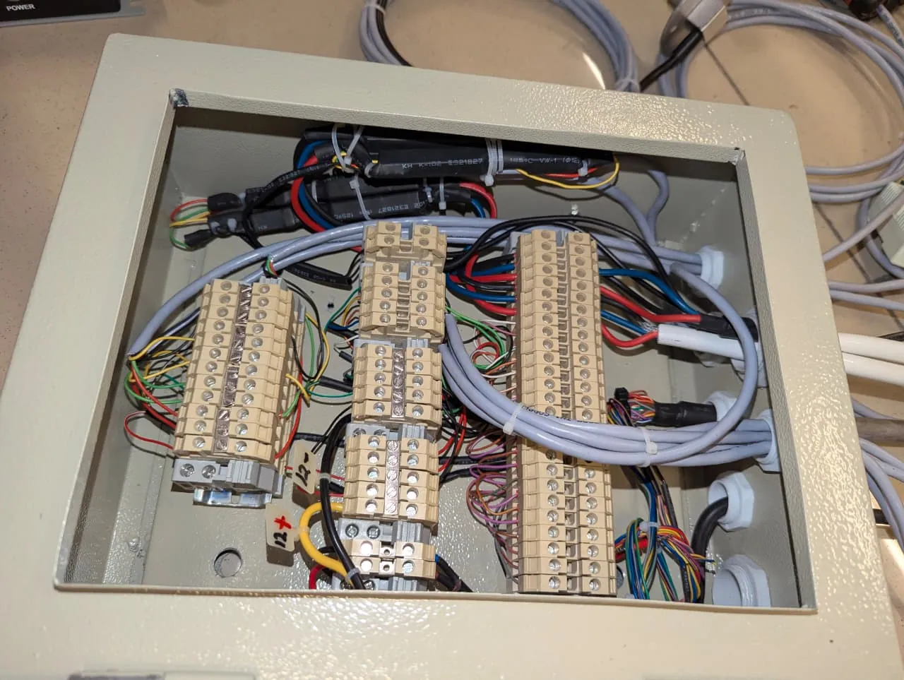 Field enclosure with terminal blocks and cabling