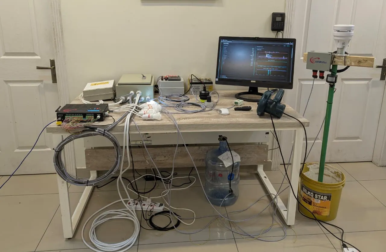 Full test setup in the lab: controller, sensors and monitoring screen